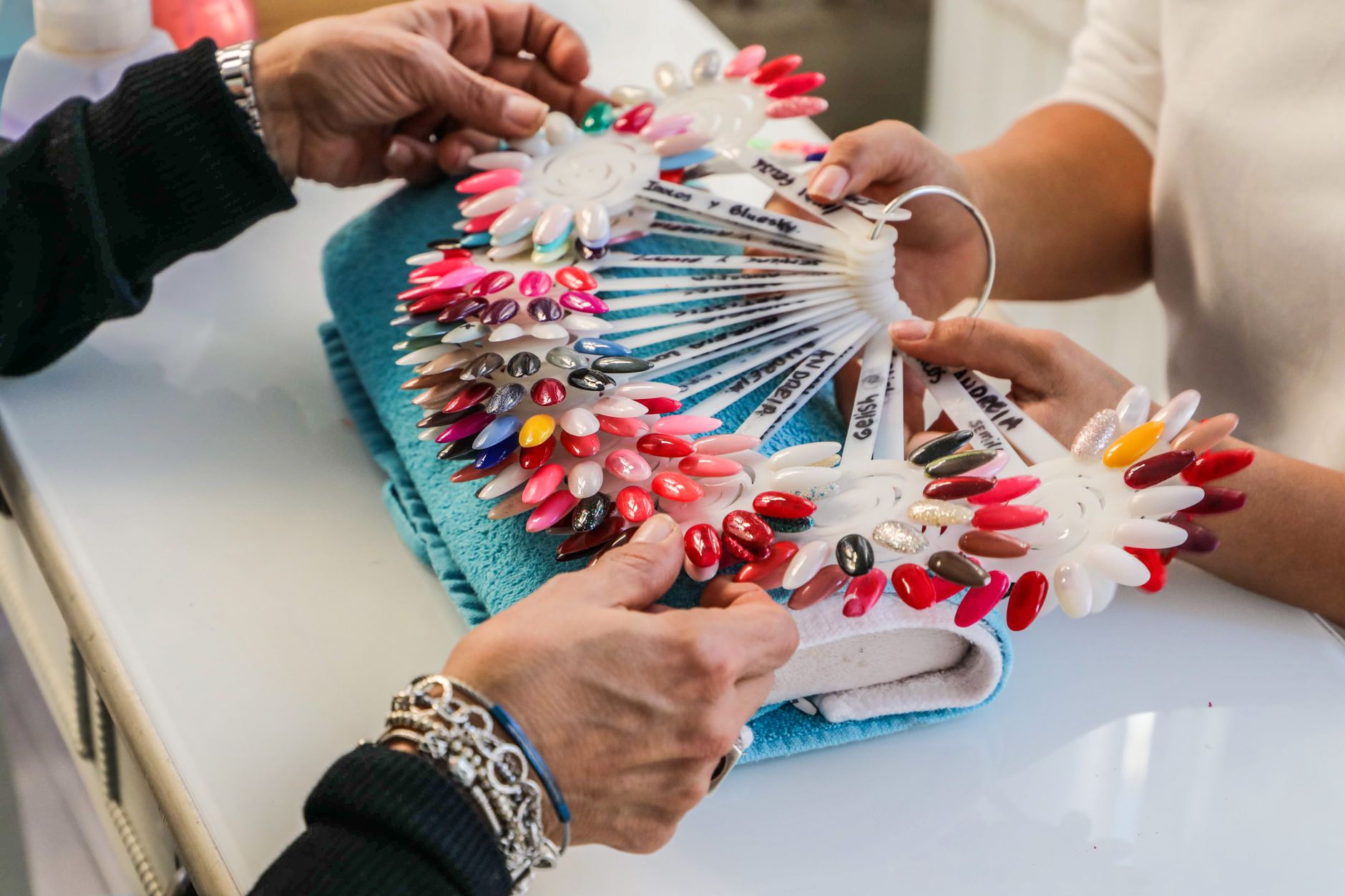 Gel Nails vs. Acrylic Nails: Which Is Better?