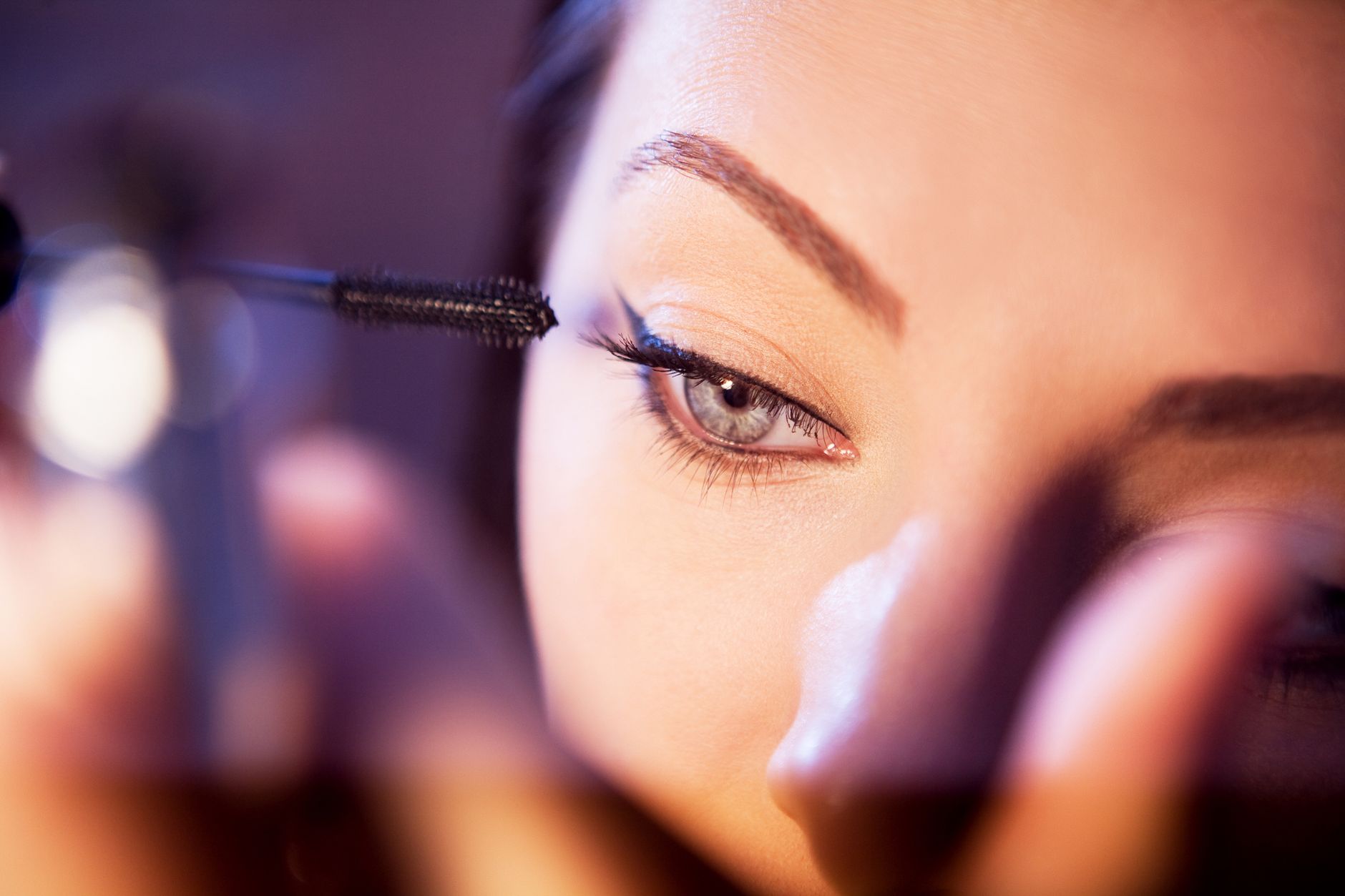 How to Apply Mascara Without Clumps
