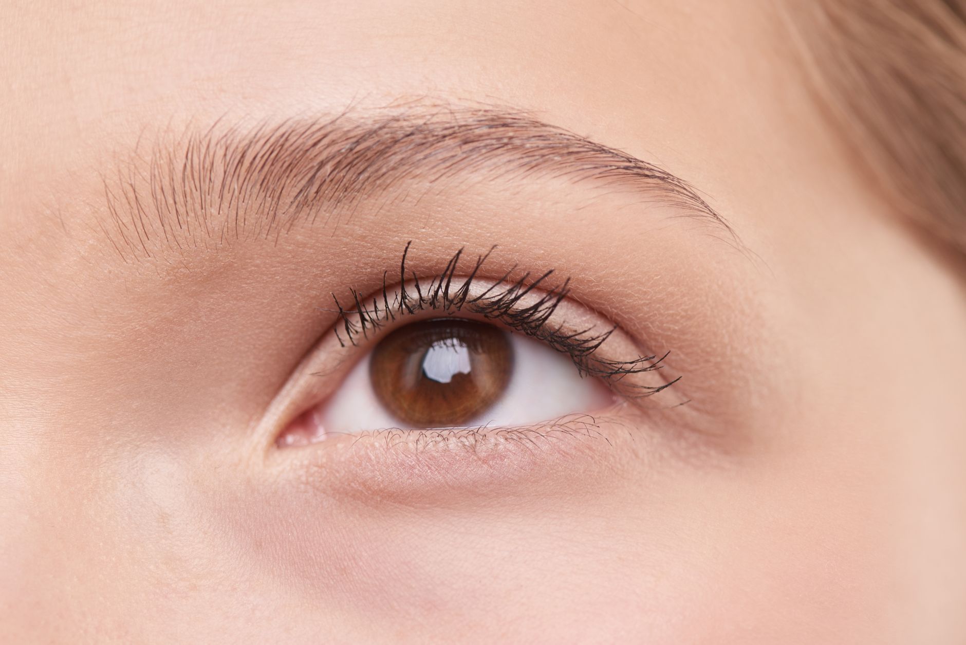 How to Shape and Fill Eyebrows Naturally: A Complete Guide