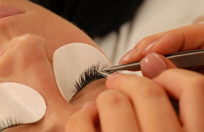 How to Remove false eyelashes using Glue Remover