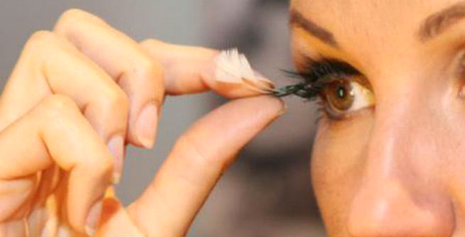 how to remove fake eyelashes